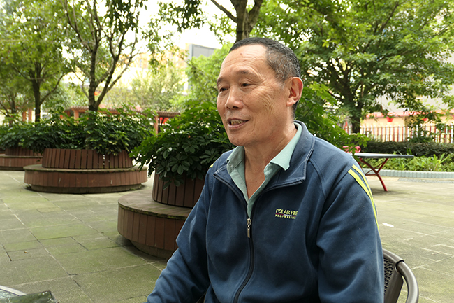 “以老護(hù)老”:養(yǎng)老機(jī)構(gòu)里的老齡護(hù)理員 “以老護(hù)老”:養(yǎng)老機(jī)構(gòu)里的老齡護(hù)理員