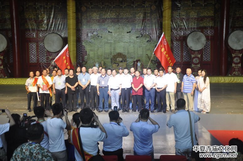 中國文化進(jìn)萬家明文化交流中心在明定陵景區(qū)成立 中國文化進(jìn)萬家明文化交流中心在明定陵景區(qū)成立