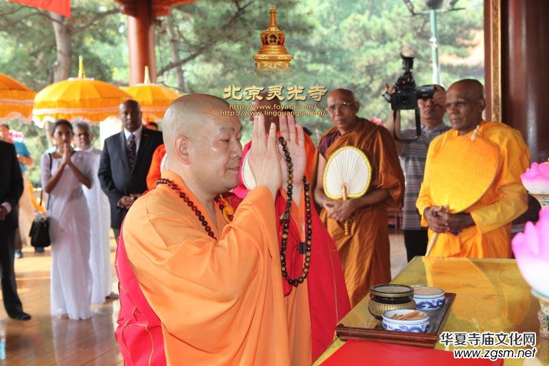 靈光寺承辦“佛牙舍利與中斯佛教文化交流”座談會(huì) 中斯高僧佛牙塔上共祈世界和平 靈光寺承辦“佛牙舍利與中斯佛教文化交流”座談會(huì) 中斯高僧佛牙塔上共祈世界和平