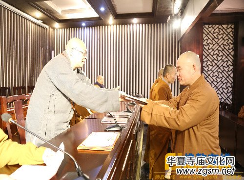 湖南佛學(xué)院2017年春季開(kāi)學(xué)大會(huì)在麓山寺講經(jīng)堂召開(kāi) 湖南佛學(xué)院2017年春季開(kāi)學(xué)大會(huì)在麓山寺講經(jīng)堂召開(kāi)