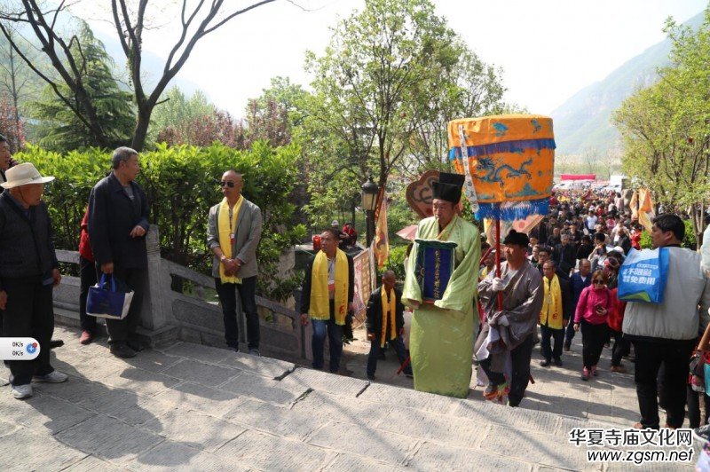 ������ꖶ��ɏR�ŏR�����׌��Sͥ��(j��ng)�B(y��ng)���Ļ���(ji��)�e��