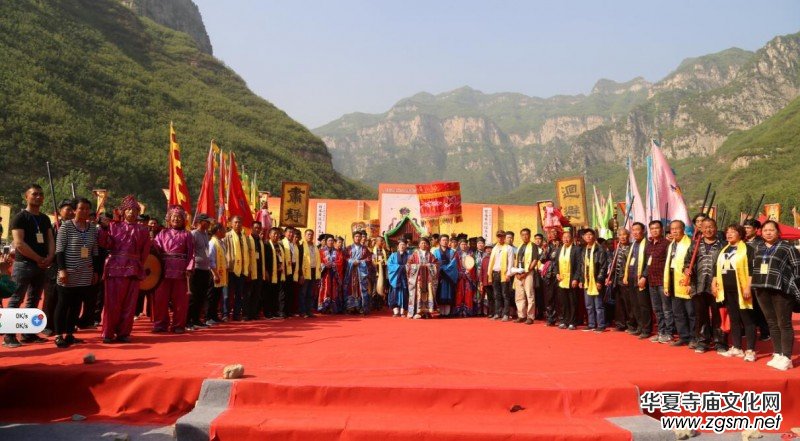 ������ꖶ��ɏR�ŏR�����׌��Sͥ��(j��ng)�B(y��ng)���Ļ���(ji��)�e��