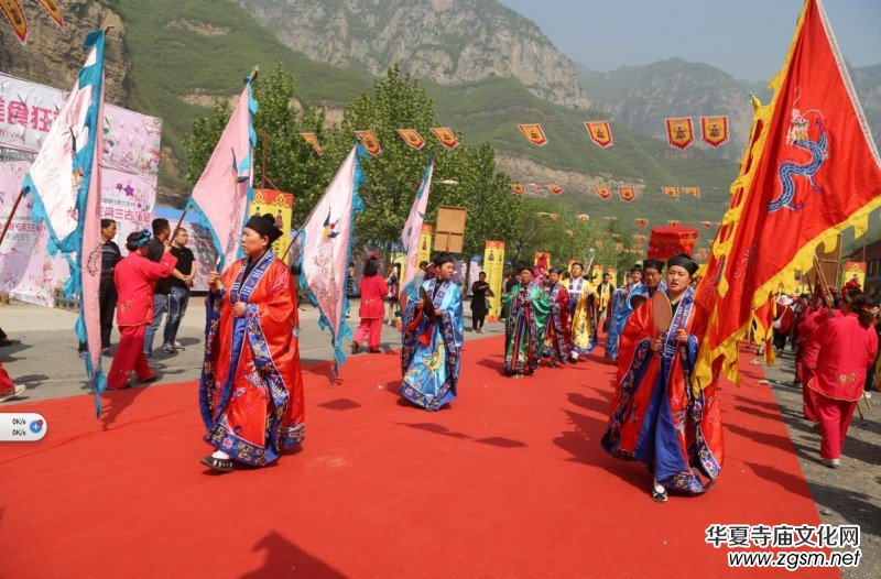 ������ꖶ��ɏR�ŏR�����׌��Sͥ��(j��ng)�B(y��ng)���Ļ���(ji��)�e��