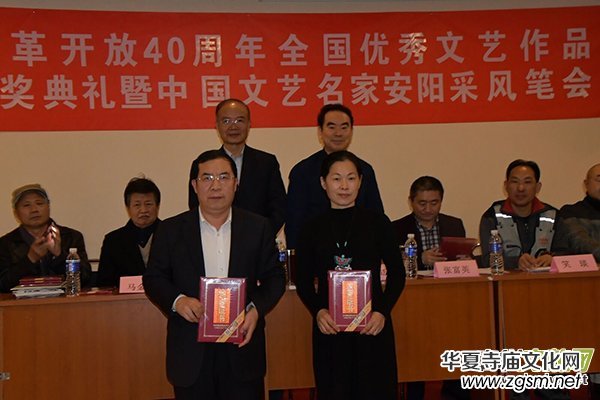 山東昌邑主辦的《鄉(xiāng)村故事會(huì)》榮獲“全國地方知名期刊”稱號 山東昌邑主辦的《鄉(xiāng)村故事會(huì)》榮獲“全國地方知名期刊”稱號