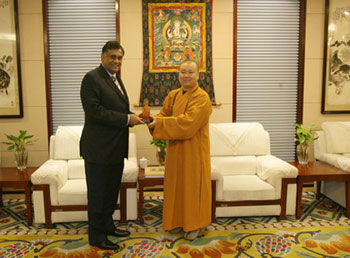 ˹���m���⽻���L(zh��ng)�_ϣ�������������R���^���U��