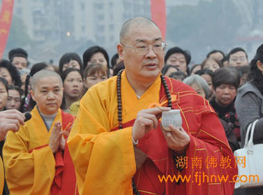 �����L(zh��ng)ɳ��Ȫ���e���׵��ؽ������Y