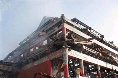 內(nèi)蒙古烏蘭浩特普惠寺大雄寶殿遭雷擊焚毀 內(nèi)蒙古烏蘭浩特普惠寺大雄寶殿遭雷擊焚毀