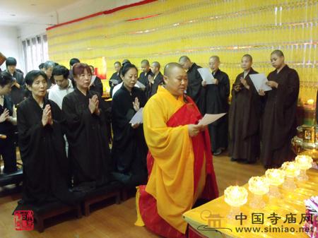 南京古雞鳴寺舉行法會 哀悼舟曲泥石流死難同胞 南京古雞鳴寺舉行法會 哀悼舟曲泥石流死難同胞