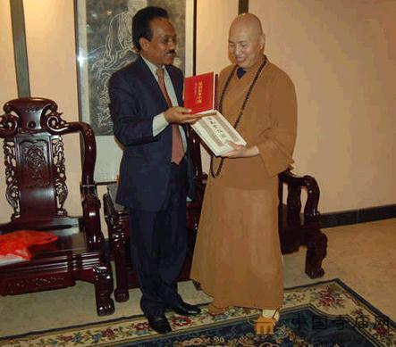 �Ჴ���v�A��ʹ������һ�Ѕ��L�����]ɽ�|����