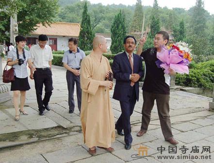 �Ჴ���v�A��ʹ������һ�Ѕ��L�����]ɽ�|����