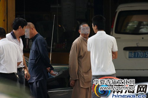 三亞:假和尚索財(cái)需警惕 國(guó)家政策不允許僧人街頭化緣 三亞:假和尚索財(cái)需警惕 國(guó)家政策不允許僧人街頭化緣