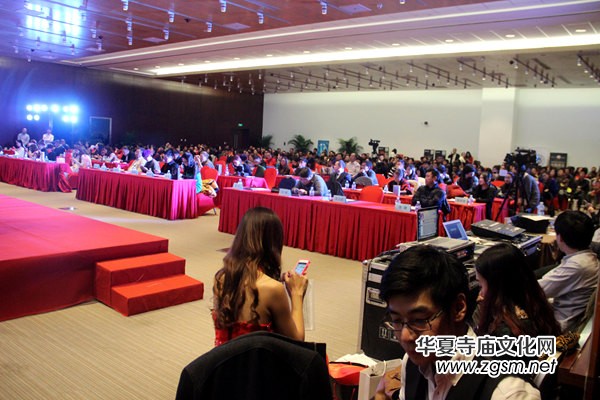 第一屆中國微商大會(huì)暨2014年度品牌頒獎(jiǎng)典禮在京成功召開 第一屆中國微商大會(huì)暨2014年度品牌頒獎(jiǎng)典禮在京成功召開