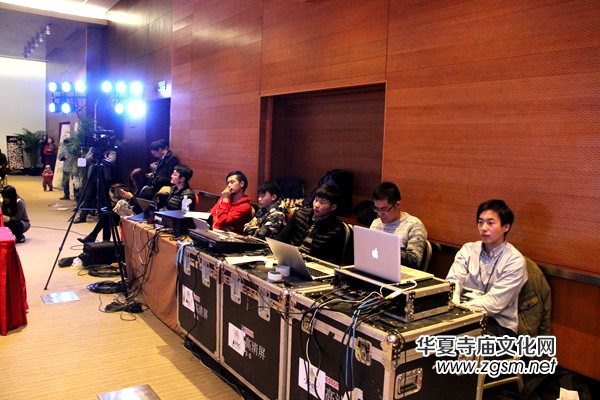 第一屆中國微商大會(huì)暨2014年度品牌頒獎(jiǎng)典禮在京成功召開 第一屆中國微商大會(huì)暨2014年度品牌頒獎(jiǎng)典禮在京成功召開