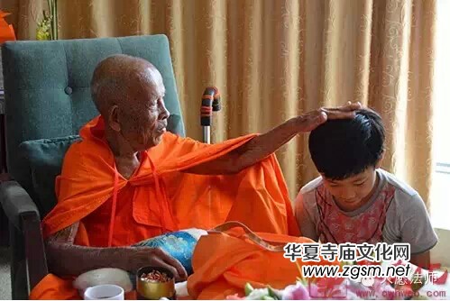 老撾百歲僧王來華過壽 老撾百歲僧王來華過壽