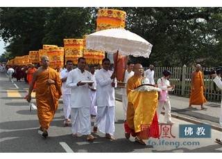 ��ɏ�_һ·���Ї���̺��Ͻz�I֮·Ѳ�Y�F(tu��n)��˹���m���e�С�ǧɮ�S������ʢ����(d��ng)(�D��)