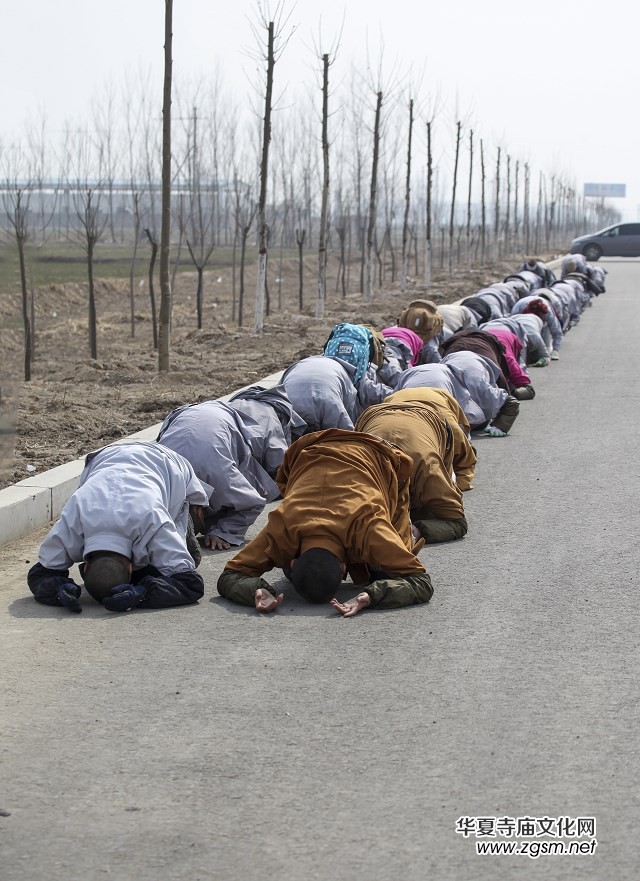 農(nóng)歷正月初十傳果法師三步一拜五臺(tái)山 農(nóng)歷正月初十傳果法師三步一拜五臺(tái)山
