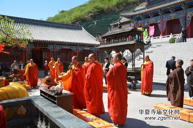 太原南山寺吉祥普佛法會(huì)天空現(xiàn)萬朵祥云 太原南山寺吉祥普佛法會(huì)天空現(xiàn)萬朵祥云