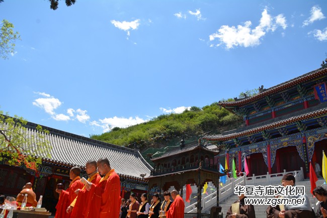 太原南山寺吉祥普佛法會(huì)天空現(xiàn)萬朵祥云 太原南山寺吉祥普佛法會(huì)天空現(xiàn)萬朵祥云
