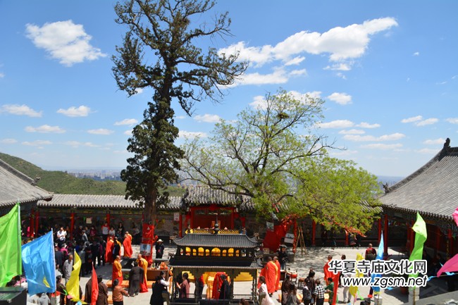 太原南山寺吉祥普佛法會(huì)天空現(xiàn)萬朵祥云 太原南山寺吉祥普佛法會(huì)天空現(xiàn)萬朵祥云