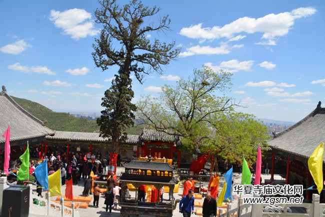 太原南山寺吉祥普佛法會(huì)天空現(xiàn)萬朵祥云 太原南山寺吉祥普佛法會(huì)天空現(xiàn)萬朵祥云