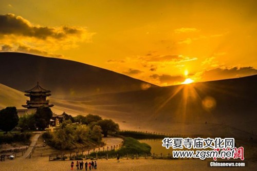 中國“旱極”甘肅敦煌雨后風(fēng)景如畫 中國“旱極”甘肅敦煌雨后風(fēng)景如畫