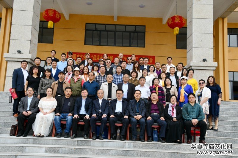 中國(guó)文藝名家“品讀大美贛鄱 放歌萬(wàn)年石鎮(zhèn)”采風(fēng)系列活動(dòng)舉辦 中國(guó)文藝名家“品讀大美贛鄱 放歌萬(wàn)年石鎮(zhèn)”采風(fēng)系列活動(dòng)舉辦