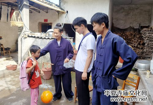 廣西桂平市道教界開展“六一”兒童節(jié)慰問留守兒童活動 廣西桂平市道教界開展“六一”兒童節(jié)慰問留守兒童活動