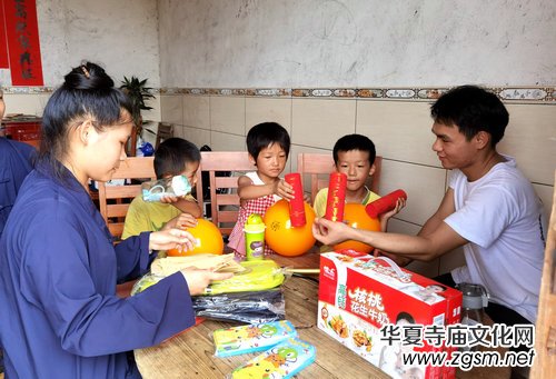 廣西桂平市道教界開展“六一”兒童節(jié)慰問留守兒童活動 廣西桂平市道教界開展“六一”兒童節(jié)慰問留守兒童活動