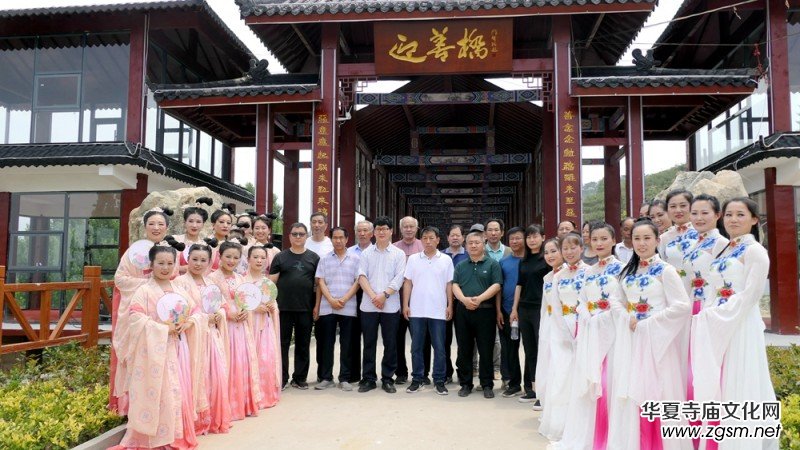 �μ��f��Сɽ���e�kȫ�����Ļ�����չ