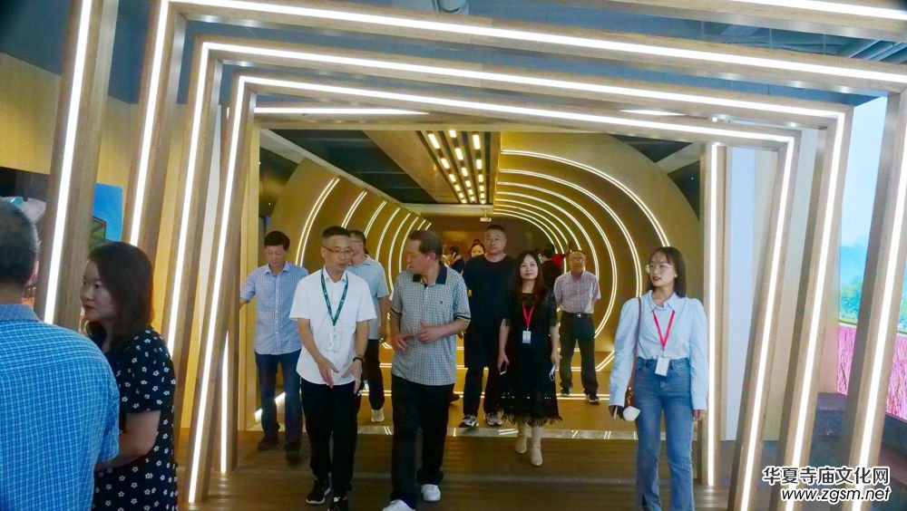 “品讀孝鄉(xiāng) 放歌和也”藝術(shù)之旅·第12屆中國作家新創(chuàng)作論壇在安吉舉行 “品讀孝鄉(xiāng) 放歌和也”藝術(shù)之旅·第12屆中國作家新創(chuàng)作論壇在安吉舉行