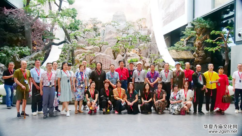 “品讀孝鄉(xiāng) 放歌和也”藝術(shù)之旅·第12屆中國作家新創(chuàng)作論壇在安吉舉行 “品讀孝鄉(xiāng) 放歌和也”藝術(shù)之旅·第12屆中國作家新創(chuàng)作論壇在安吉舉行