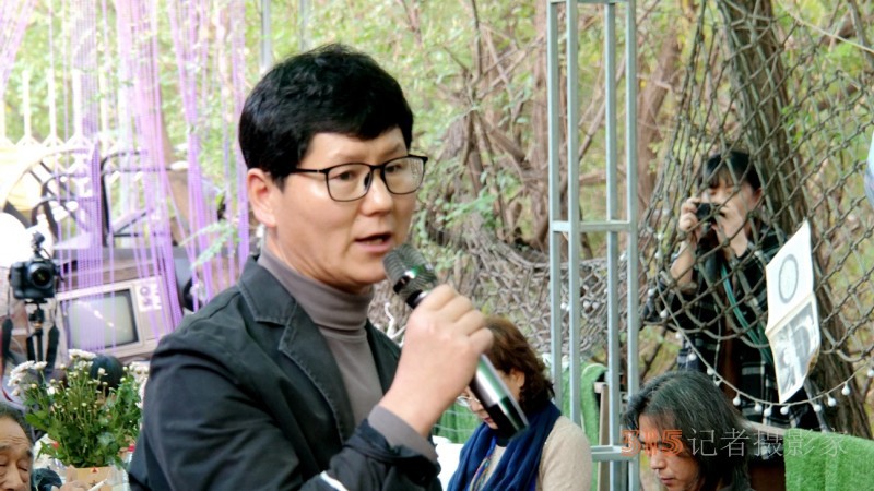 �{ɫ�ϻ�֮��Ԋ��ˇ�g(sh��)�Ҽo����ؑ־���b���ھ��e�k