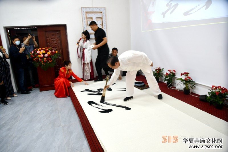 丹心弘國(guó)粹 翰墨播京城——北京徐雙喜榜書藝術(shù)中心啟動(dòng)儀式在房山區(qū)舉行 丹心弘國(guó)粹 翰墨播京城——北京徐雙喜榜書藝術(shù)中心啟動(dòng)儀式在房山區(qū)舉行