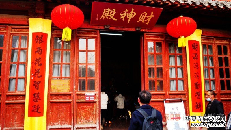 “辰龍鬧春”——紅紅火火的紅燈籠 “辰龍鬧春”——紅紅火火的紅燈籠