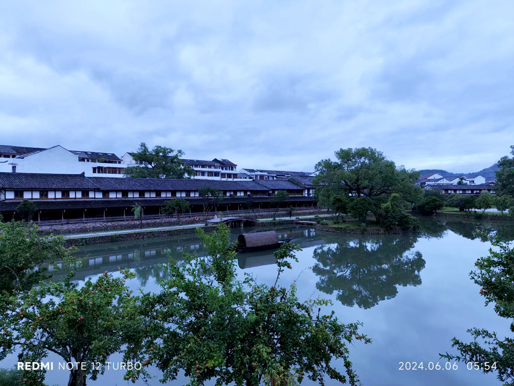 笑琰詩歌: 雨潤麗水街(外二首) 笑琰詩歌: 雨潤麗水街(外二首)