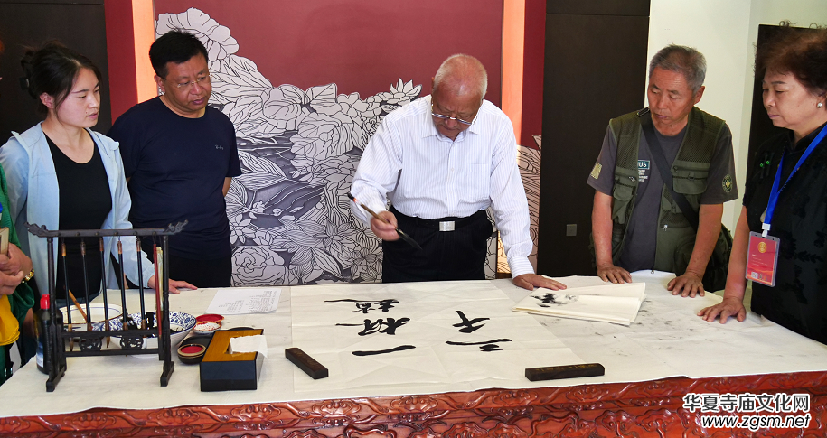 ��Ʒ�xǧ��Ŷ����Ÿ��w�����F�� �Ї���ˇ�������M(j��n)�ӱ��������L(f��ng)ϵ�л�ӳɹ��e�k